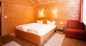 Ein Bett oder Betten in einem Zimmer der Unterkunft Brandhof