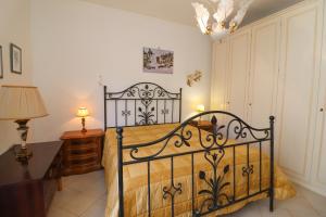 a bedroom with a bed and a table and a lamp at Casa Kefera a Otranto in Otranto