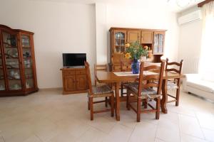 a dining room with a table and chairs and a tv at Casa Kefera a Otranto in Otranto