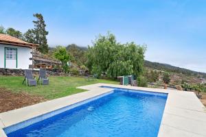 a swimming pool in the backyard of a house at Casa Serradero in Tijarafe