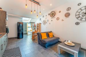 a living room with a couch and a table at Gite en Campagne Valentin in Avignon