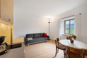 a living room with a couch and a table at Ansitz Baumannhof Apt Mitte in Falzes