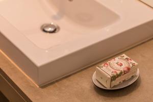 a cake sitting on a plate next to a sink at Schloss Kirchberg - Rose in Immenstaad am Bodensee +22 photos