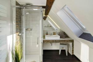 a bathroom with a sink and a shower at Am Graben in Hasselfelde +47 photos