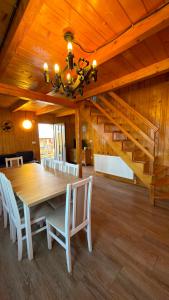 a dining room with a wooden table and chairs at Figa Retreat in Beclean