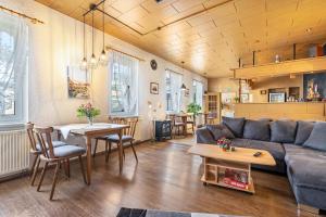 a living room with a couch and a table at Ferienhaus Nestwärme in Calau