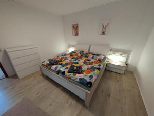 a bedroom with a bed with a quilt on it at Das Spatzennest in Riol