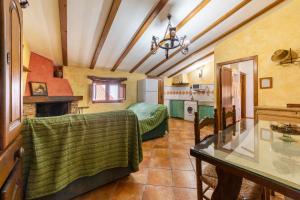 a living room with a bed and a table at Casa Rural Albaida in Laroya