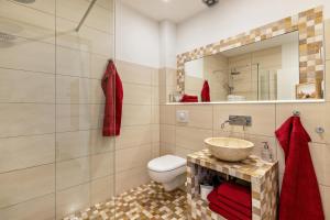 a bathroom with a sink and a toilet at Gartenglückchen in Lindhöft +16 photos