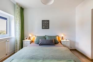 a bedroom with a large bed with two night stands at Gartenglückchen in Lindhöft
