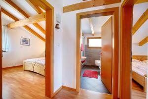 a room with two beds and a bathroom at Fröhlichhof Wohnung Panorama in Lagundo