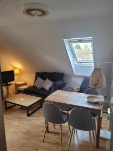 a living room with a couch and a table at Kiepe im Münsterland in Nordwalde