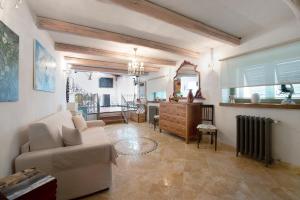 a living room with a couch and a table at Casa Gocce Di Cristallo in Varazze