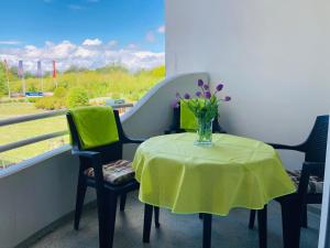 a table with a vase of flowers on a balcony at 109 im Lord Nelson in Cuxhaven