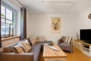 a living room with a couch and a table at Ferienhaus Frieda in Röfingen