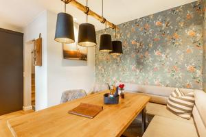 a dining room with a wooden table and chairs at Ferienhaus Altstadtchalet in Schmallenberg