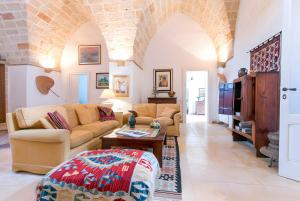 a living room with a couch and a table at Villa Riggia in Nardò