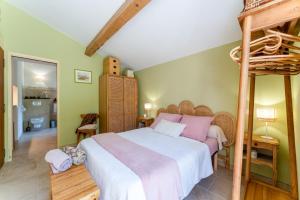 a bedroom with a bed and a bunk bed at Tilleul enchanté in Malaucène