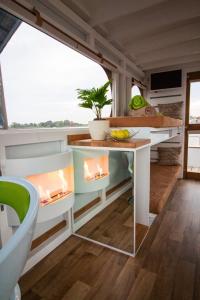 a living room with a table and a window at Lisa Boot 1 in Priepert
