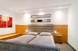 a bedroom with a large bed in a room at Gästehaus Wüpping 2 in Salem