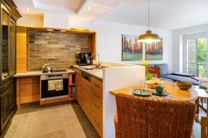 a kitchen with a counter and a table in a room at Gästehaus Wüpping 2 in Salem