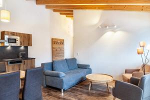 a living room with a blue couch and chairs at Ferienwohnung Wetterstein in Ehrwald