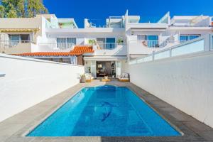 an image of a house with a swimming pool at La Perla in Callao Salvaje