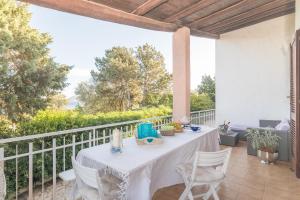 a table on the balcony of a house at Villa Rosa sul mare in Olbia
