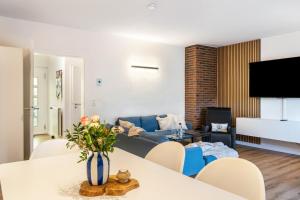 a living room with a blue couch and a table at Fewokuh in Wilhelmshaven
