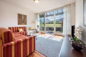 a living room with a couch and a table at Suite Marianne in Valdaora