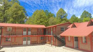 a building with a staircase in front of it at Cabañas Darely in Areponapuchi