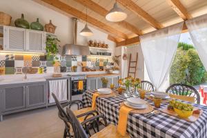 a kitchen and dining room with a table and chairs at Es Clos in El Port de la Selva