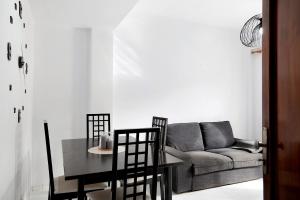 a living room with a couch and a table at Piso Leon y Castillo B in Arrecife