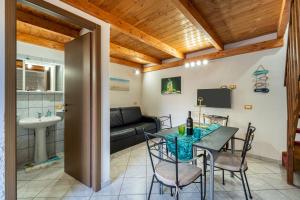 a living room with a table and chairs and a couch at Casa Ornella in Nebida