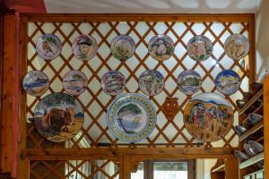 a display of plates on a wooden wall at Casa Lilliu in Villacidro