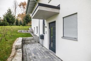 a white house with a door and a window at Fichte in Ravensburg