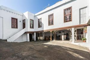 a large white building with a lot of windows at Casa Pollo Buen Lugar in Casablanca