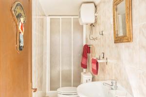 a bathroom with a toilet and a sink at Casa Pollo Buen Lugar in Casablanca +18 photos