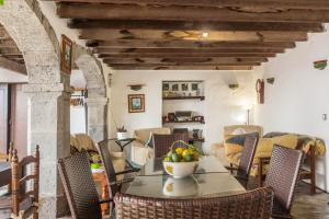 a dining room with a table and chairs at Casa Pollo Buen Lugar in Casablanca
