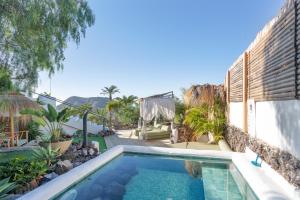 a swimming pool in the backyard of a house at Oceania Villa Private Pool Garden in Chayofa