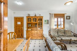 a living room with a couch and a table at Villa La Flor con piscina in L'Escala