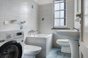 a bathroom with a toilet sink and a washing machine at Via Colombo 12 Bilo in Bonassola +15 photos