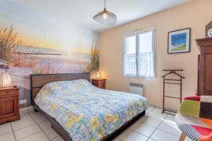 a bedroom with a bed and a window at Maison Salorge - piscine privée in Jard-sur-Mer +21 photos