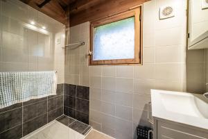 a bathroom with a shower and a sink and a window at Chalet 6p Classique - L'ourson in Verchaix +13 photos