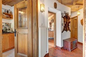 a kitchen with a wooden door and a wooden box at Chalet Magdalena und Lodges in Avelengo +134 photos