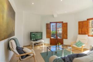 a living room with a couch and a tv at Maca Sol in Campanet