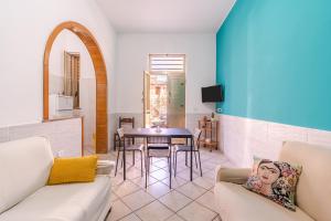 a living room with a couch and a table at Ciuri Ciuri in Avola