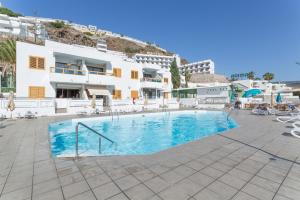 a large swimming pool in front of a building at Casa Neale in Puerto Rico de Gran Canaria