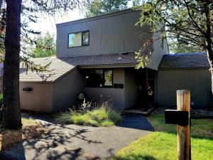 a home with a gray house at 89 Meadow House in Sunriver