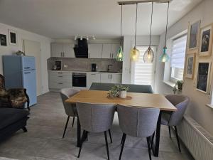 a kitchen and dining room with a table and chairs at Haus Alb-Apfel in Apfelstetten